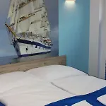 Pod Zaglami *